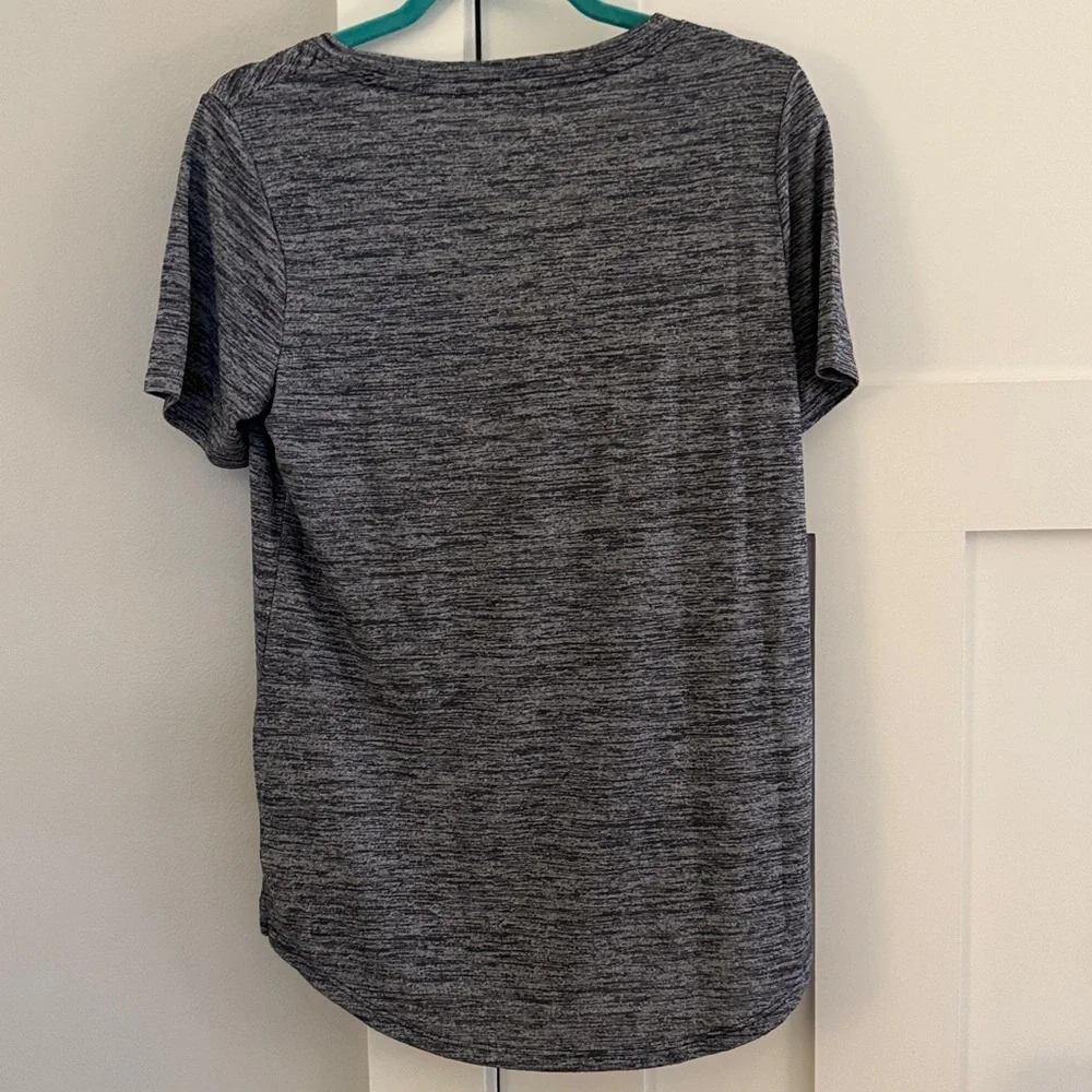 Athleta Breezy Scoop V Neck T Shirt Gray/Black Tunic Length M NEW - Picture 4 of 8